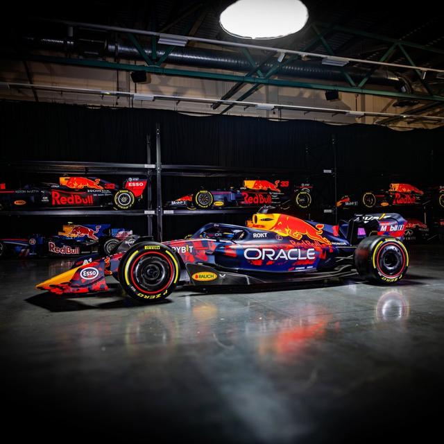 威廉姆斯险胜红牛车队,汉密尔顿惊艳四座 威廉姆斯险胜红牛车队,汉密尔顿惊艳四座