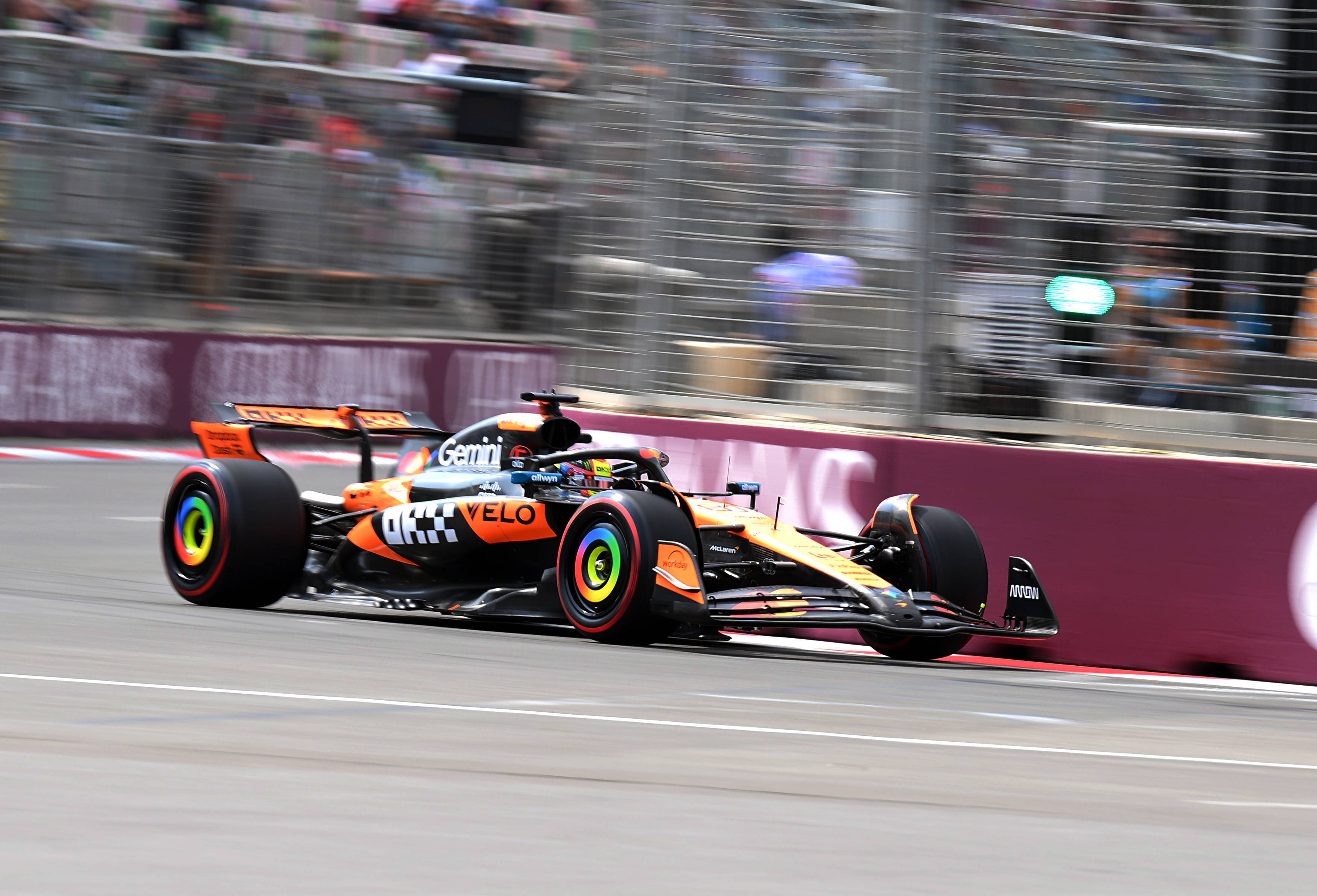 梅赛德斯逆转迈凯伦，勒克莱尔扛起全队