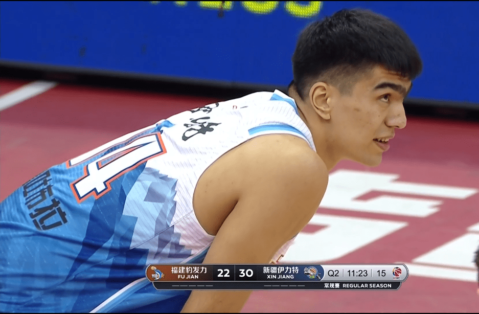 深圳队力克山西队，浓眉哥高光表现