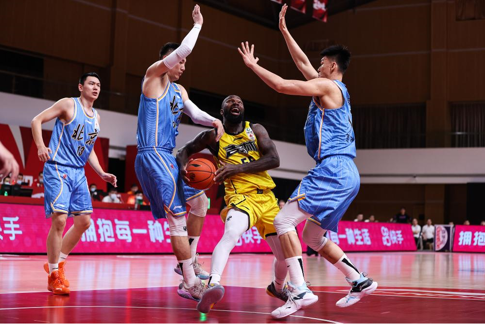 新疆队力克魔术，詹姆斯关键制胜