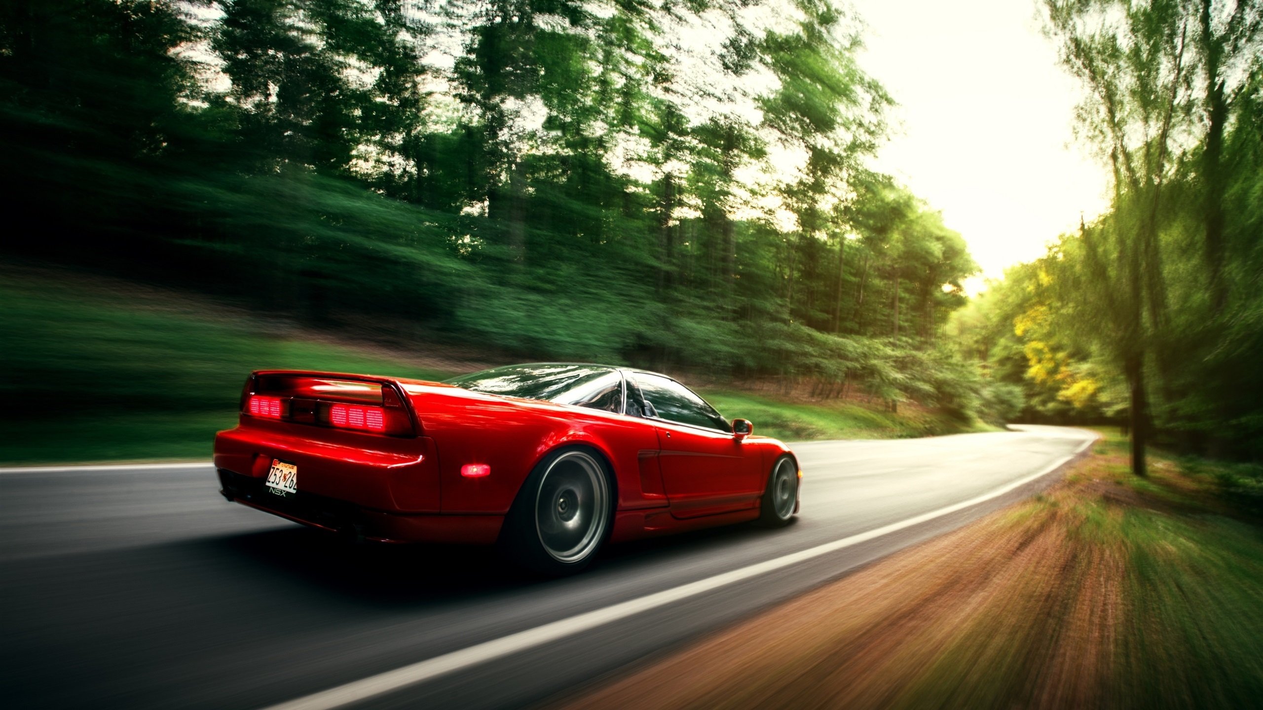 爱游戏APP-冠军的背影，当维斯塔潘驶过，雷诺与哈斯在尘埃中书写另一种伟大