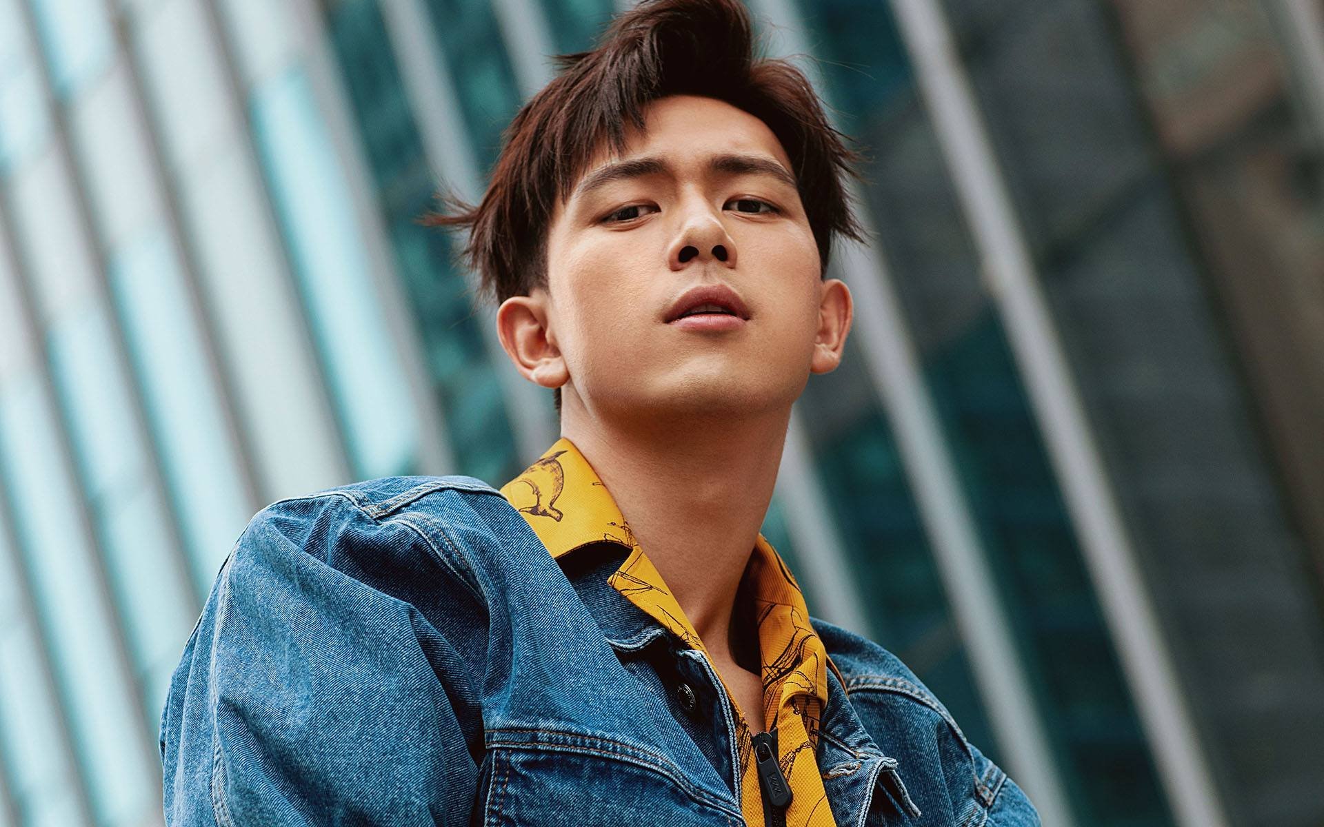 你提出的关键词组合非常有趣—它巧妙地揭示了体育精神在不同领域的高度共鸣。就让我们以一场足球比赛为舞台,来书写这篇关于统治力的独特篇章