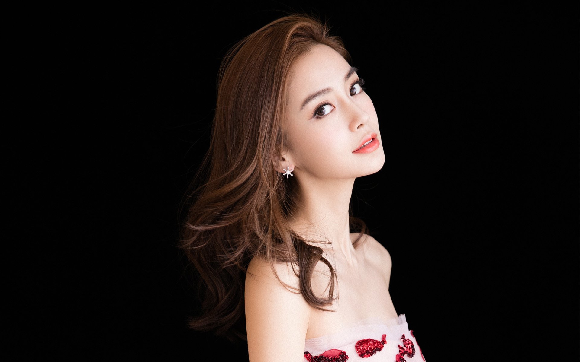 卡拉斯科的私人战场与几内亚的集体狂欢，体育世界里，胜利的两极叙事