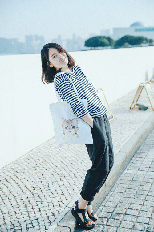 狮群与虎式坦克的冲撞，当喀麦隆的原始野性遇上伊朗的钢铁纪律，黄喜灿在子弹时间中撕开唯一缺口